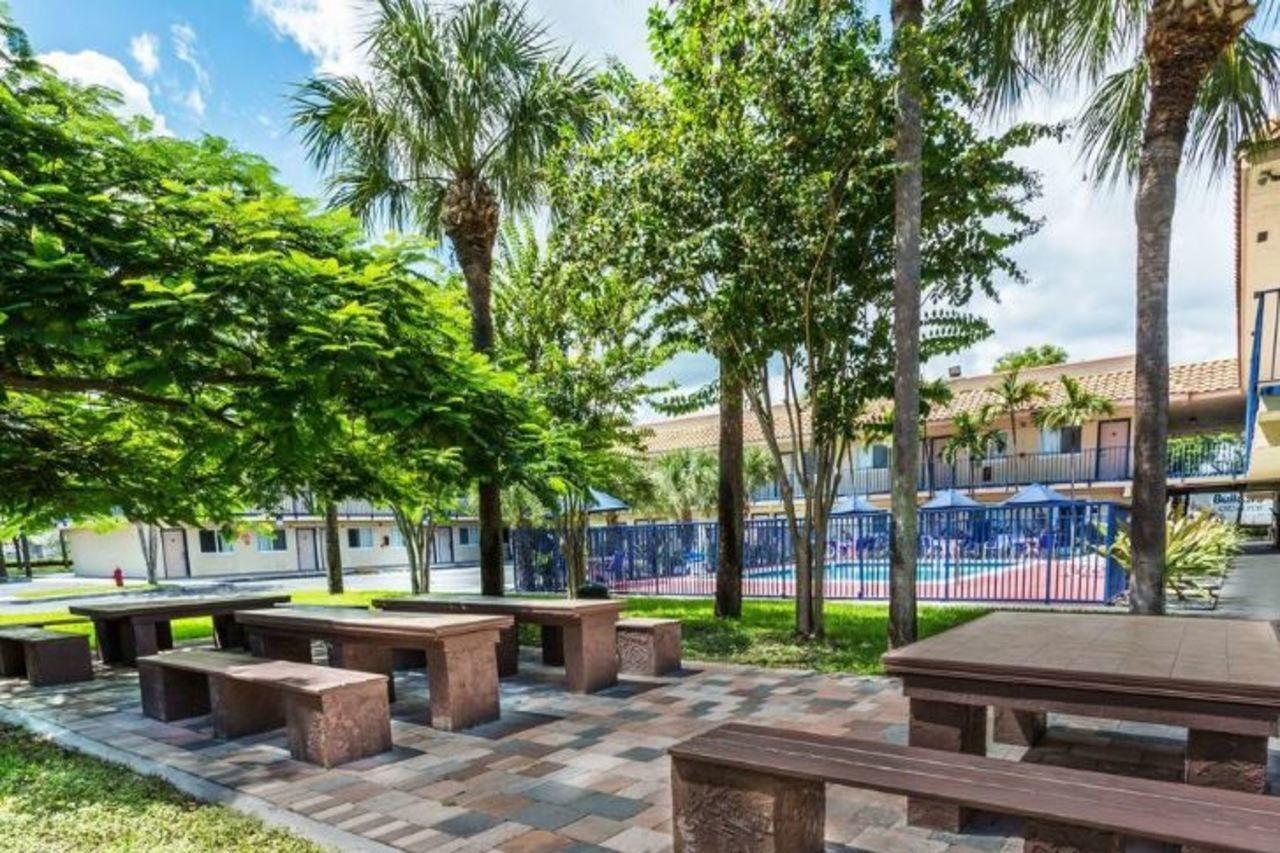Motel 6 Riviera Beach Fl Ngoại thất bức ảnh